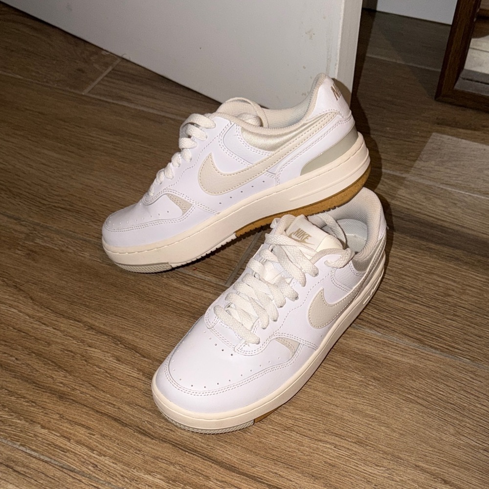 Nike Women's White Cream Low-Top Sneakers